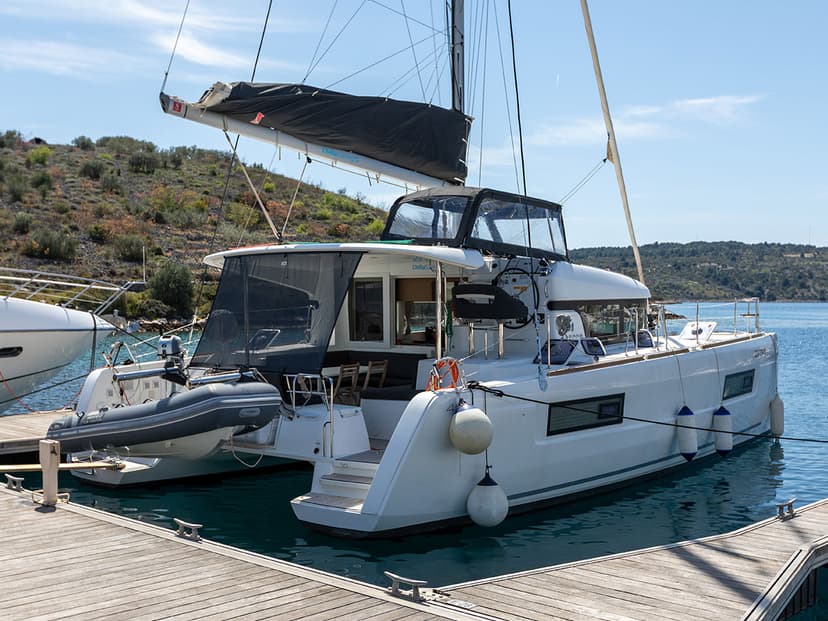 MONARCH 2020 (air condition, generator)